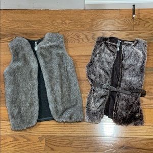 Set of 2 fur vests